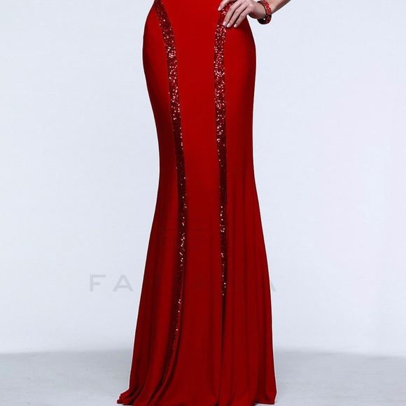 💃🏼Faviana Red Racerback Dress💃🏼 - Picture 3 of 6